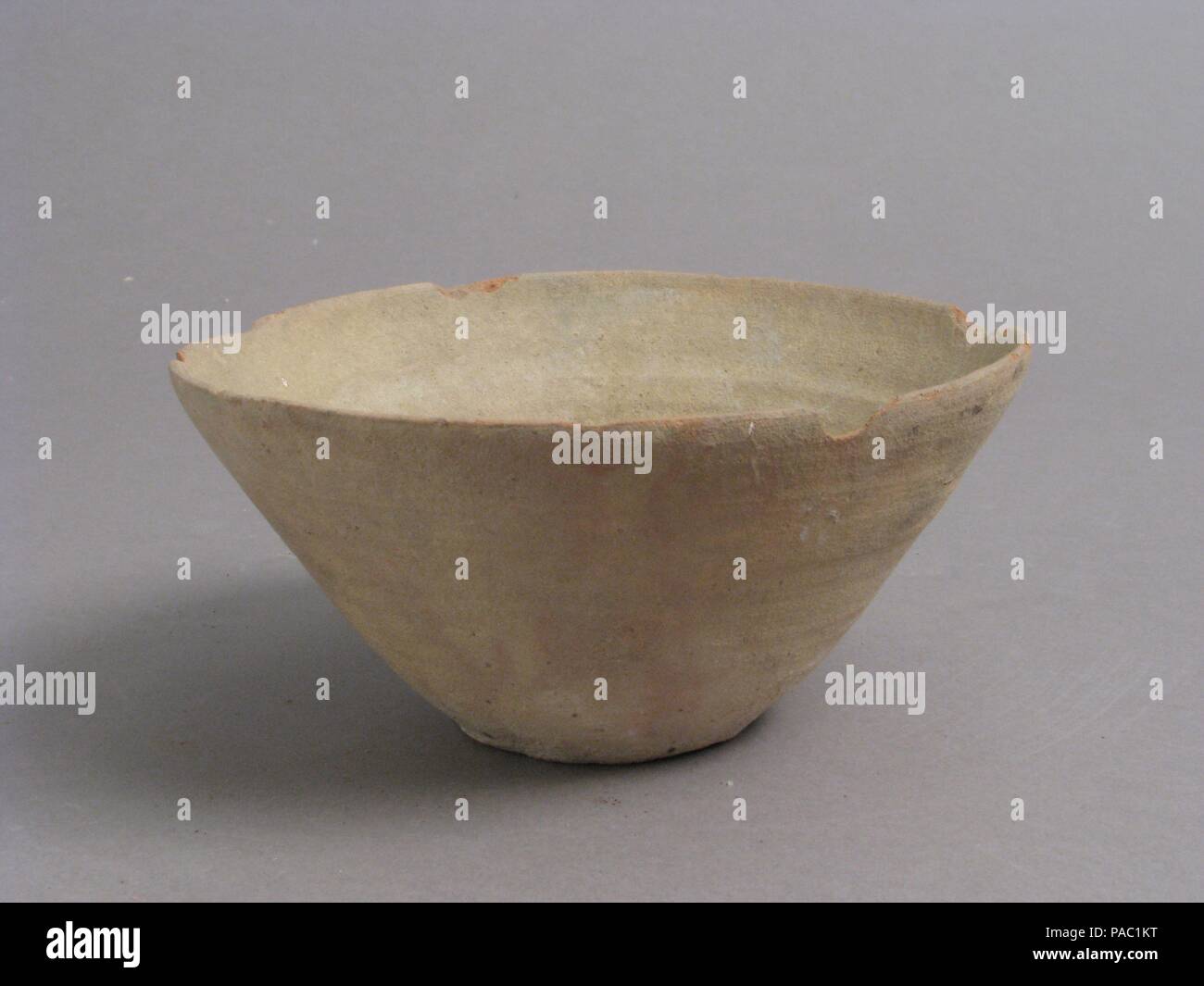 Ciotola. Cultura: copto. Dimensioni: complessivo: 2 1/2 x 5 3/8 in. (6,4 x 13,7 cm). Data: 4-VII secolo. Museo: Metropolitan Museum of Art di New York, Stati Uniti d'America. Foto Stock Ciotola. Cultura: copto. Dimensioni: complessivo: 2 1/2 x 5 3/8 in. (6,4 x 13,7 cm). Data: 4-VII secolo. Museo: Metropolitan Museum of Art di New York, Stati Uniti d'America. Foto Stock