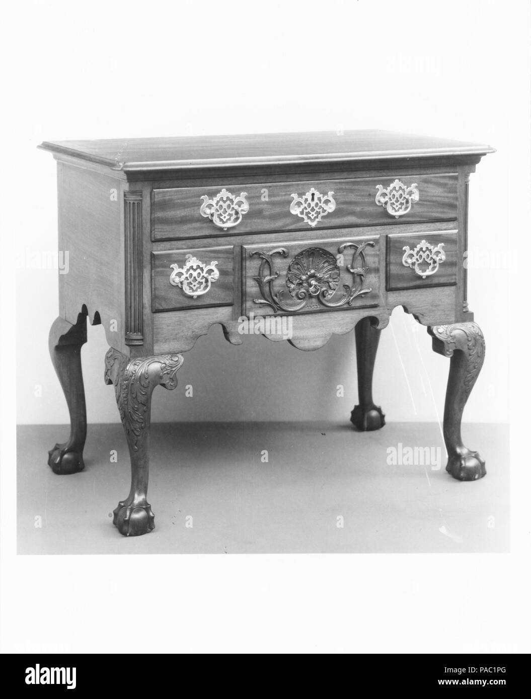 Toeletta. Cultura: American. Dimensioni: 30 5/8 x 35 7/8 x 20 5/8 in. (77,8 x 91,1 x 52,4 cm). Data: 1755-90. Museo: Metropolitan Museum of Art di New York, Stati Uniti d'America. Foto Stock