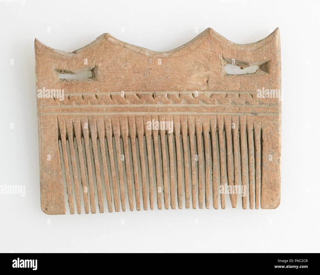 Pettine. Dimensioni: l. 7.4 cm (2 15/16 in.). Dynasty: Dynasty 12-13. Data: ca. 1981-1640 A.C. Museo: Metropolitan Museum of Art di New York, Stati Uniti d'America. Foto Stock