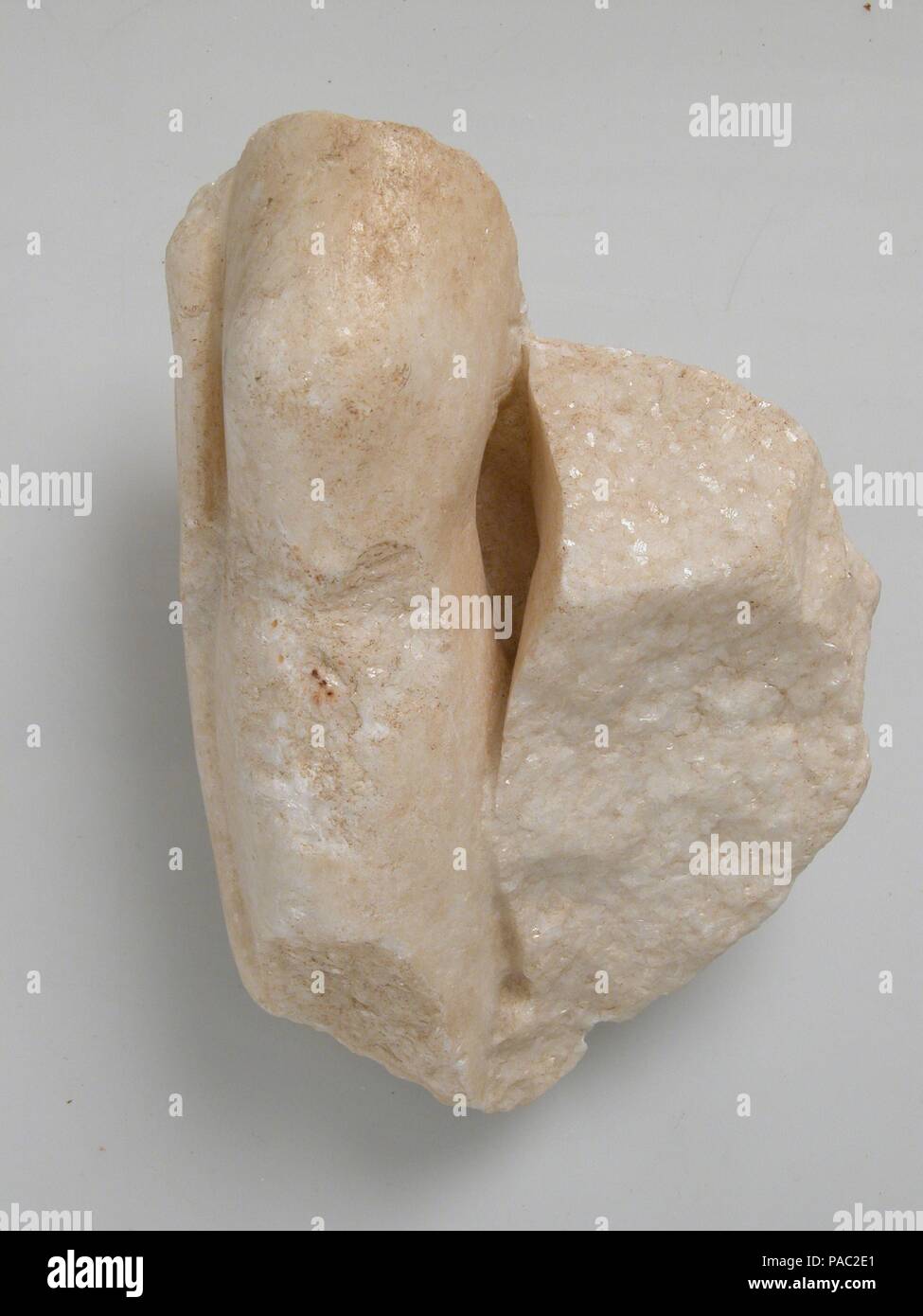 Frammento di ginocchio. Cultura: copto. Dimensioni: complessivo: 4 9/16 x 3 1/8 x 2 1/16 in. (11,6 x 7,9 x 5,3 cm). Data: 4-VII secolo. Museo: Metropolitan Museum of Art di New York, Stati Uniti d'America. Foto Stock Frammento di ginocchio. Cultura: copto. Dimensioni: complessivo: 4 9/16 x 3 1/8 x 2 1/16 in. (11,6 x 7,9 x 5,3 cm). Data: 4-VII secolo. Museo: Metropolitan Museum of Art di New York, Stati Uniti d'America. Foto Stock