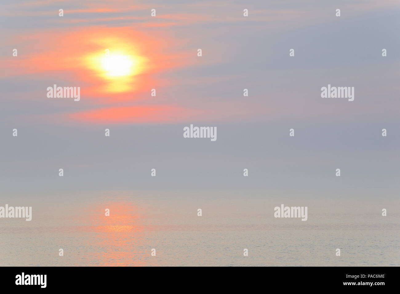 Atmosfera serale presso il tranquillo mare del Nord, Norderney, Est Isole Frisone, Bassa Sassonia, Germania Foto Stock