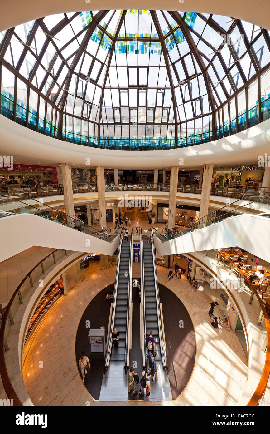 Kö-Galerie, cupola centrale con hall escelators, Centro shopping, Düsseldorf, Renania settentrionale-Vestfalia, Germania Foto Stock