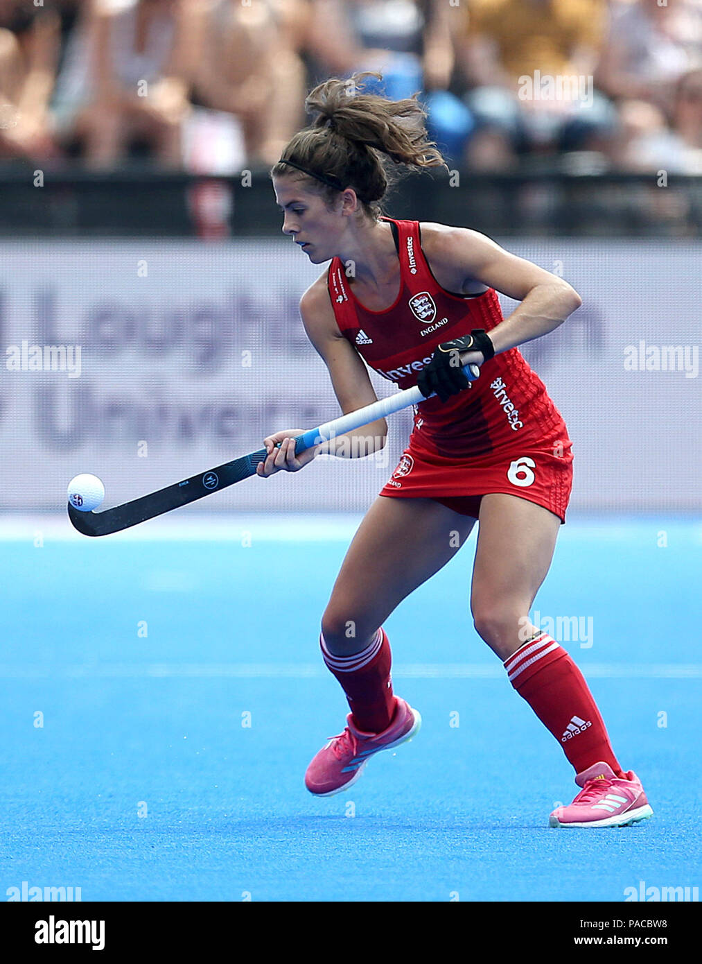 L'Inghilterra del Anna Toman durante la vitalità per donna Hockey World Cup pool B corrispondono a Lee Valley Hockey e Tennis Centre di Londra. Foto Stock