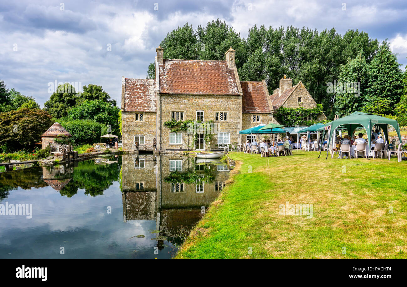 La crema di tè in una casa di campagna Inglese prese in Crockerton, Wiltshire, Regno Unito il 21 Luglio 2018 Foto Stock