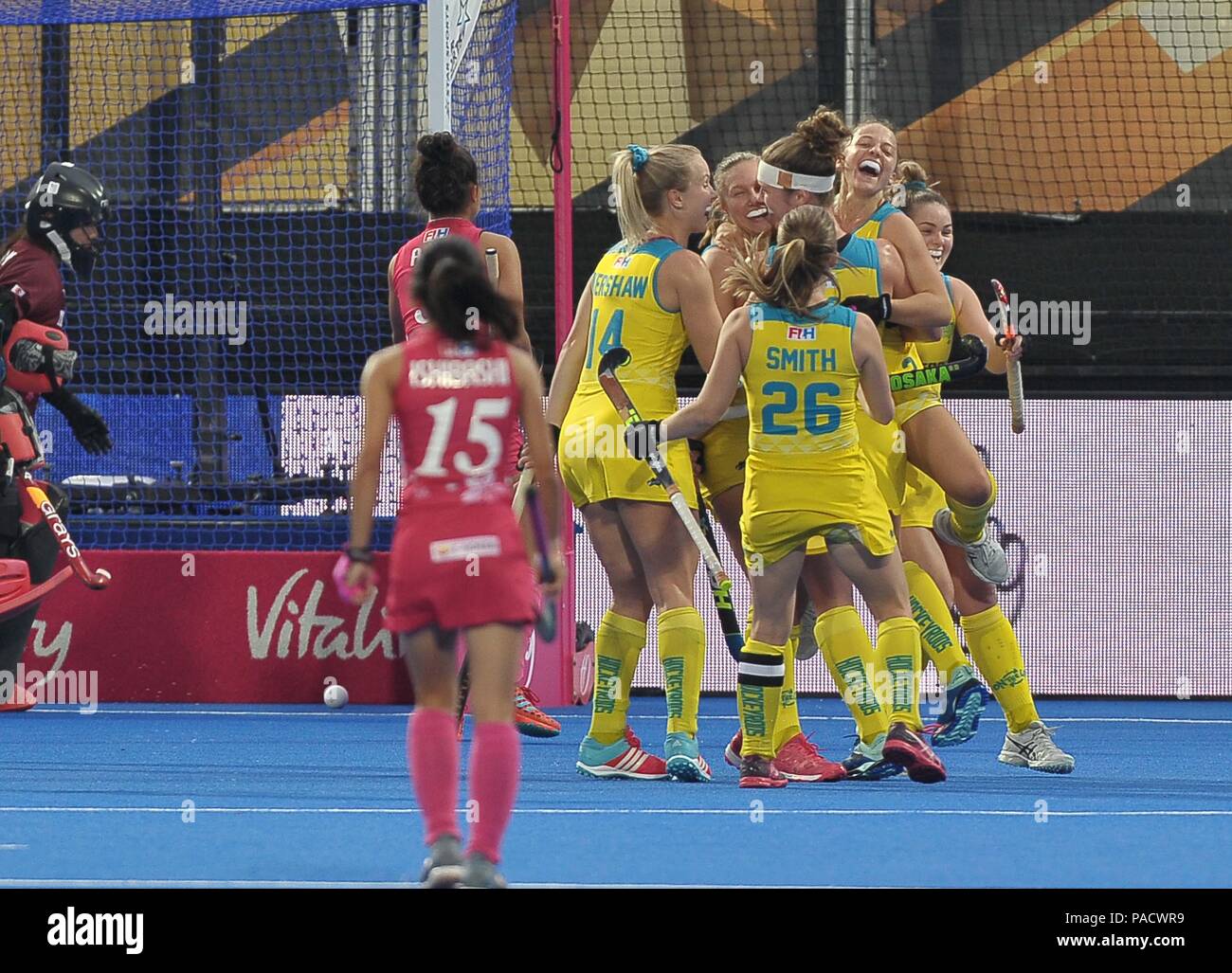 La squadra australiana celebrano il loro obiettivo. Australia V Giappone. Match 4. Piscina D. Womens Hockey World Cup 2018. Lee Valley hockey center. Queen Elizabeth Olympic Park. Stratford. Londra. Regno Unito. 21/07/2018. Foto Stock