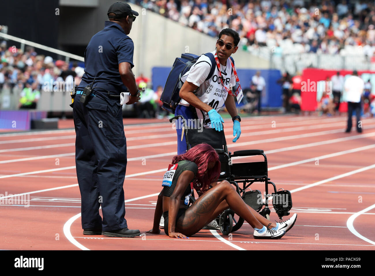 Londra, Regno Unito. Xxi Luglio 18. Ashley SPENCER (Stati Uniti d'America) lesioni dopo la concorrenza le Donne 400m Ostacoli Finale al 2018, IAAF Diamond League, Anniversario Giochi, Queen Elizabeth Olympic Park, Stratford, Londra, Regno Unito. Credito: Simon Balson/Alamy Live News Foto Stock