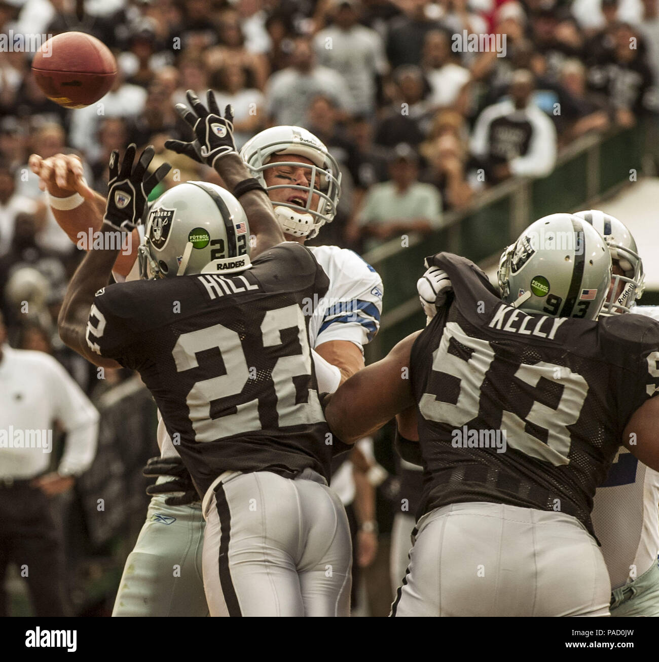 Oakland, la California, Stati Uniti d'America. 2 Ottobre, 2005. Dallas Cowboys quarterback Drew Bledsoe (11) Domenica 2 ottobre, 2005, a Oakland, in California. I raider hanno sconfitto i cowboy 19-13. Credito: Al di Golub/ZUMA filo/Alamy Live News Foto Stock