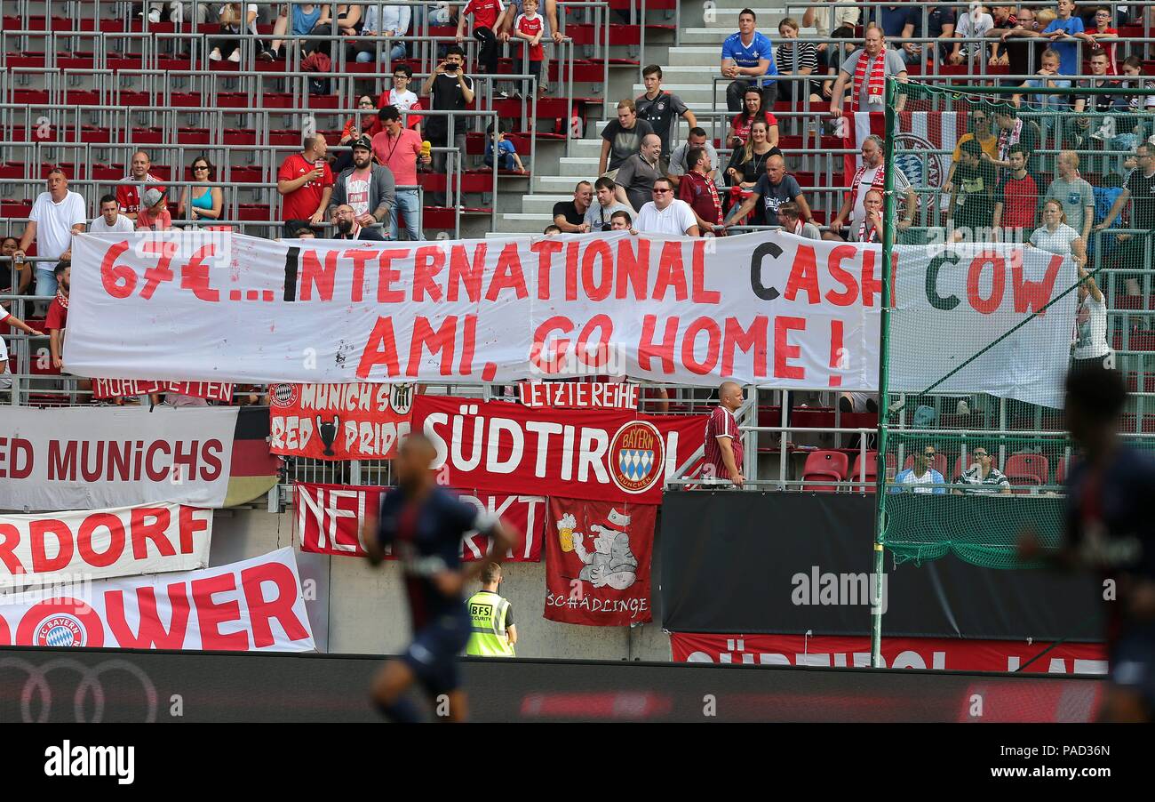 Firo: 21.07.2018, calcio, International Champions Cup, stagione 2018, FC Bayern Munich - Paris Saint Germain, Banner contro l'alto i prezzi dei biglietti a ICC | Utilizzo di credito in tutto il mondo: dpa picture alliance/Alamy Live News Foto Stock