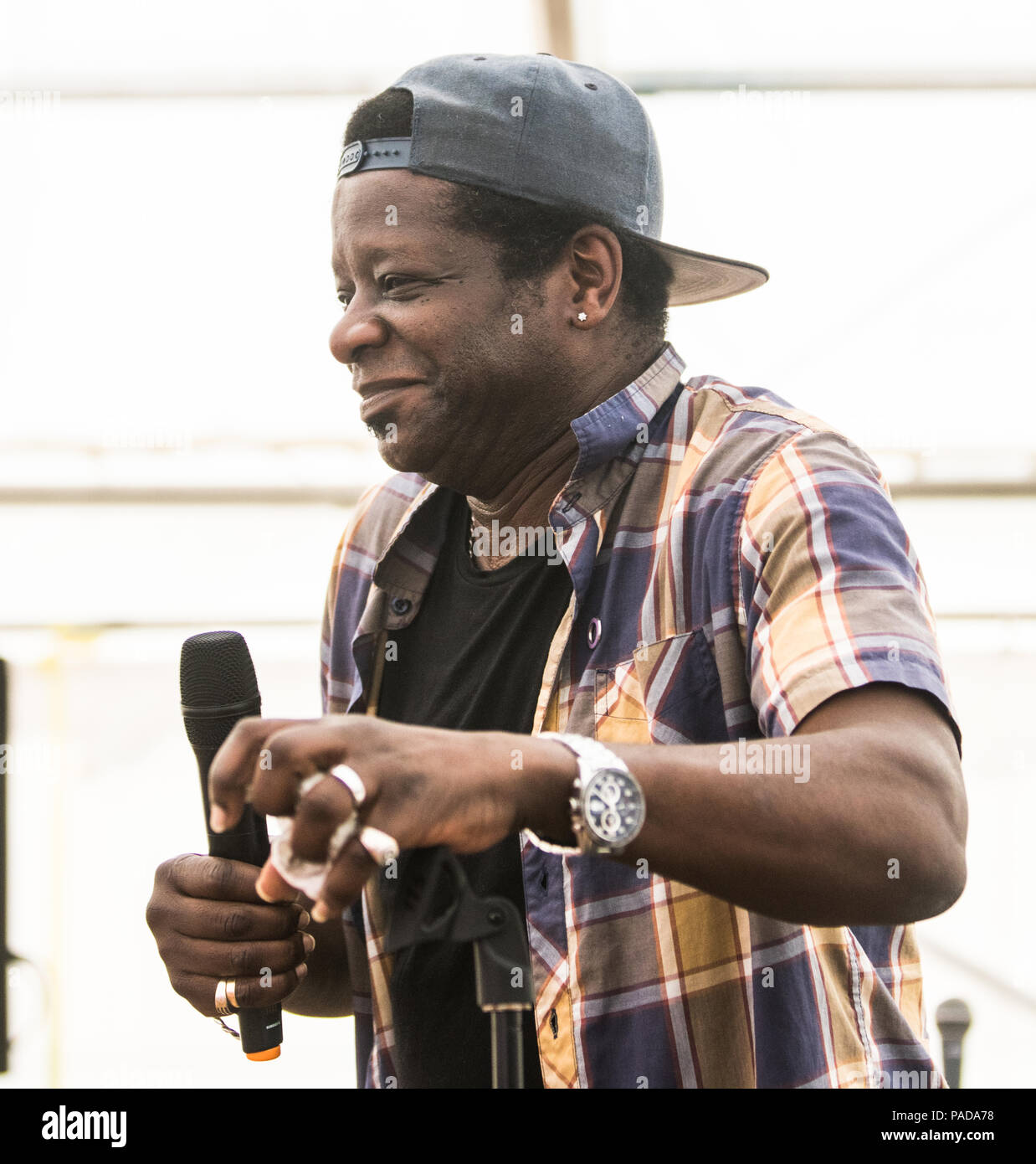 Kent, Regno Unito. 21 Luglio, 2018. 21 Luglio 2018 - Vicari Picnic - Festival di Musica Performance giorno 2 nella tenda di commedia - artista Stephen K Amos Glamourstock Credito Credito: glamourstock/Alamy Live News Foto Stock