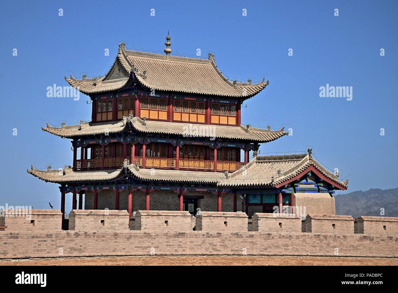 La torre di avvistamento sul Passo Jiayu, il primo passaggio della estremità occidentale della Grande Muraglia Cinese, vicino alla città di Jiayuguan nella provincia di Gansu in Cina. Foto Stock