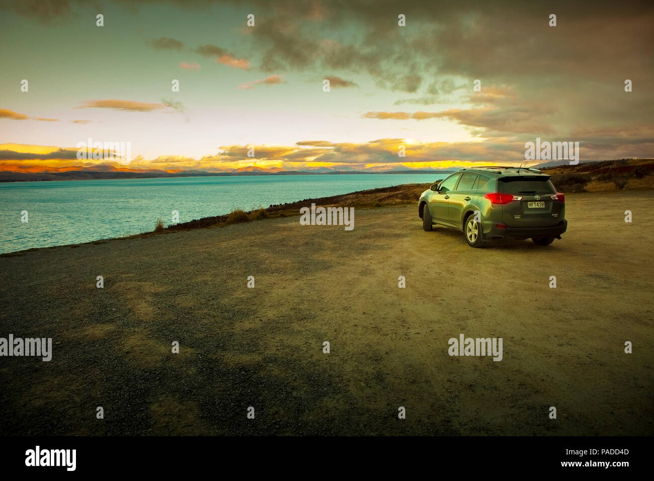 Lago Pukaki NUOVA ZELANDA - agosto 31,2015 : tourist parcheggio auto sul Lago Pukaki campo parcheggio accanto alla strada di auraki - mt.cook parco nazionale nuova zelanda Foto Stock