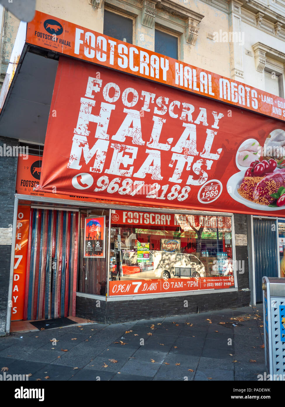 La carne halal Store a Footscray, al suo interno un sobborgo di Melbourne, VIC Australia. Foto Stock