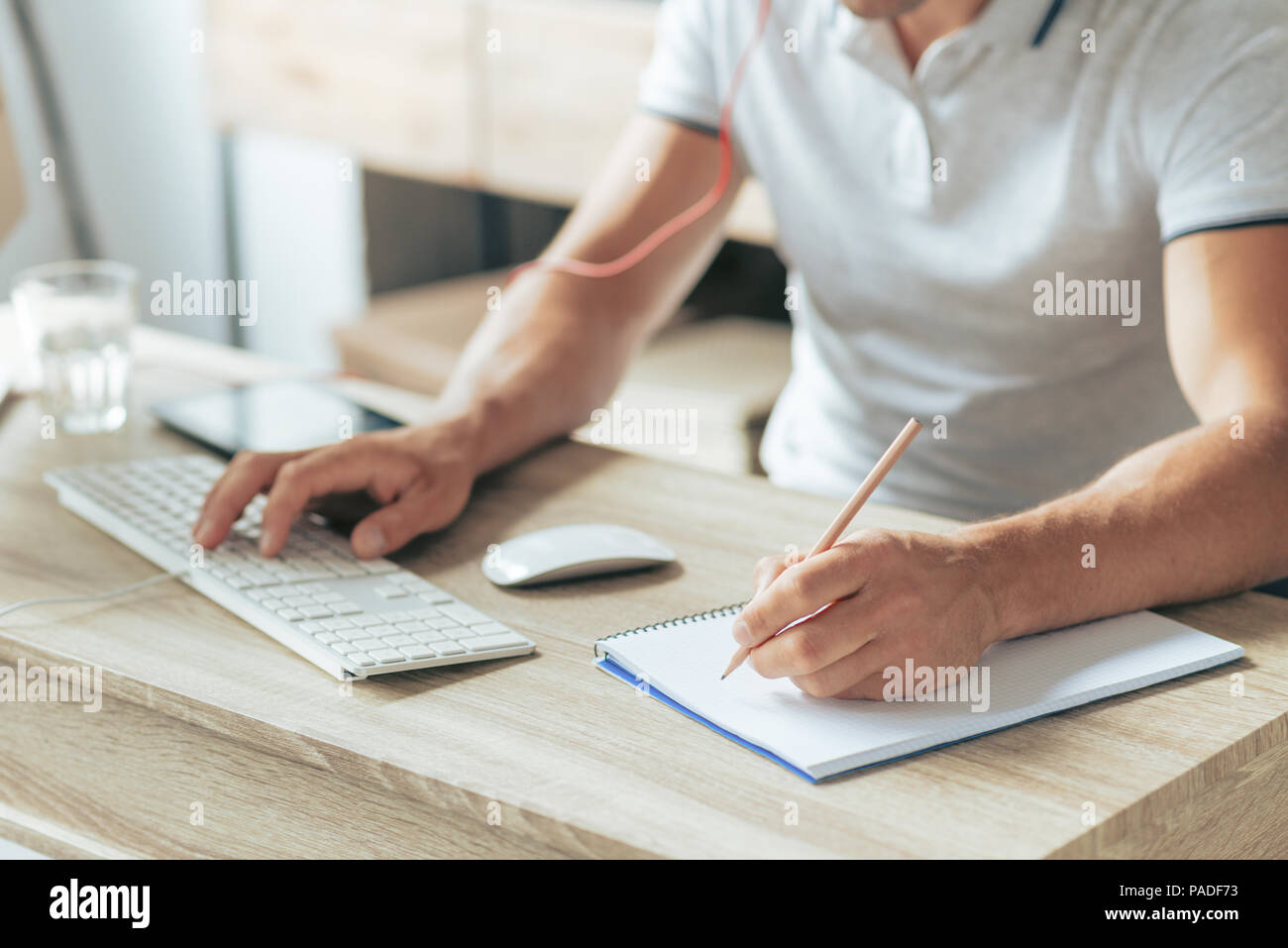Close up di un notebook in uso Foto Stock
