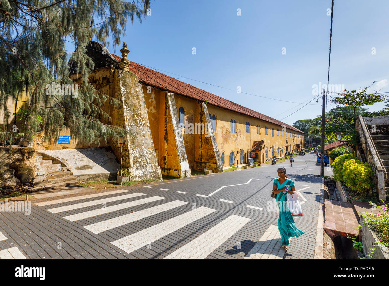 Ingresso al Museo Marittimo Nazionale, una delle principali attrazioni turistiche in un vecchio magazzino Olandese di Galle Fort Galle, Provincia Meridionale, Sri Lanka Foto Stock