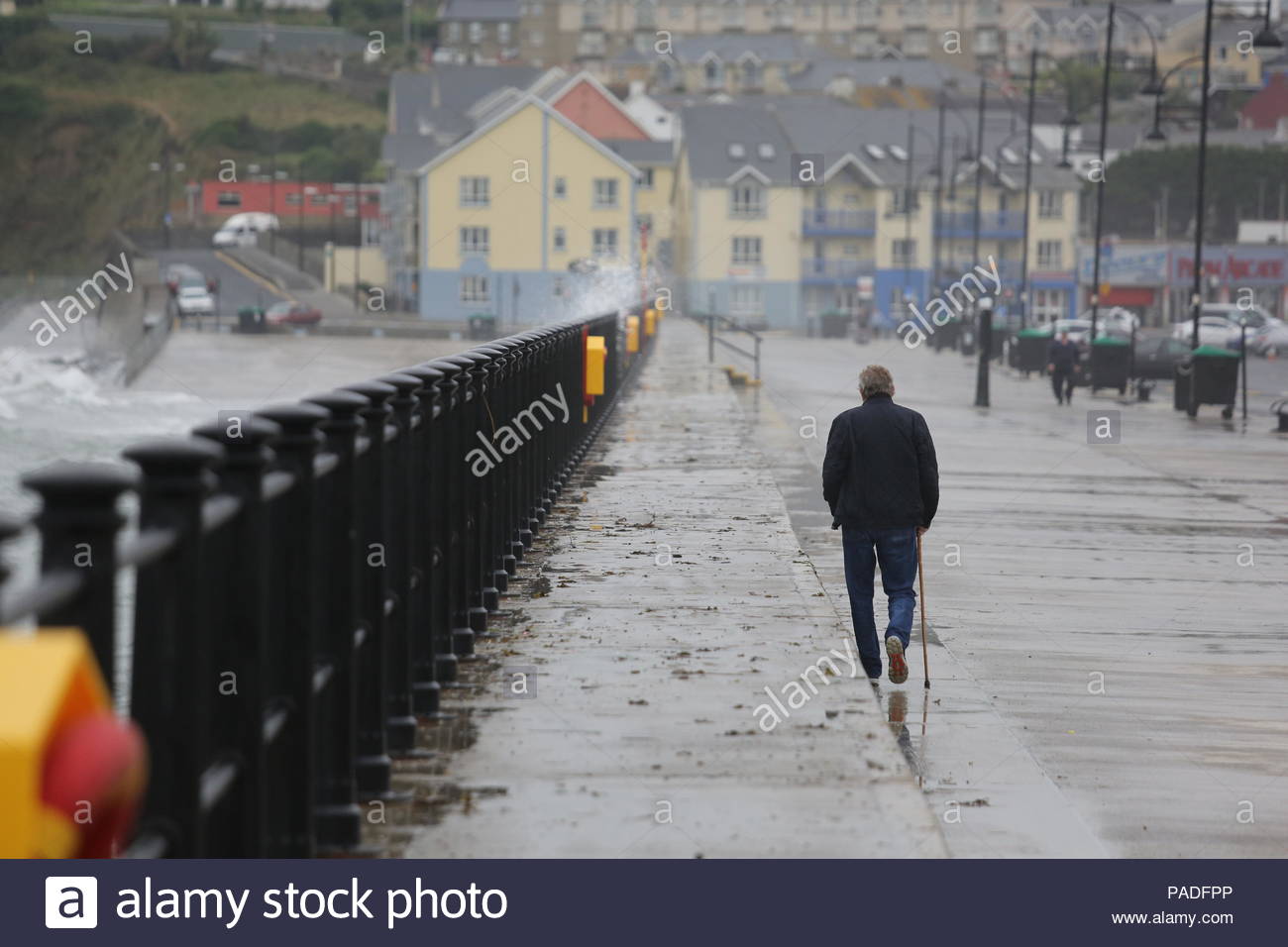 Un giorno di tempesta sul lungomare di Tramore, in Irlanda, in una città sulla costa sud-est del paese Foto Stock