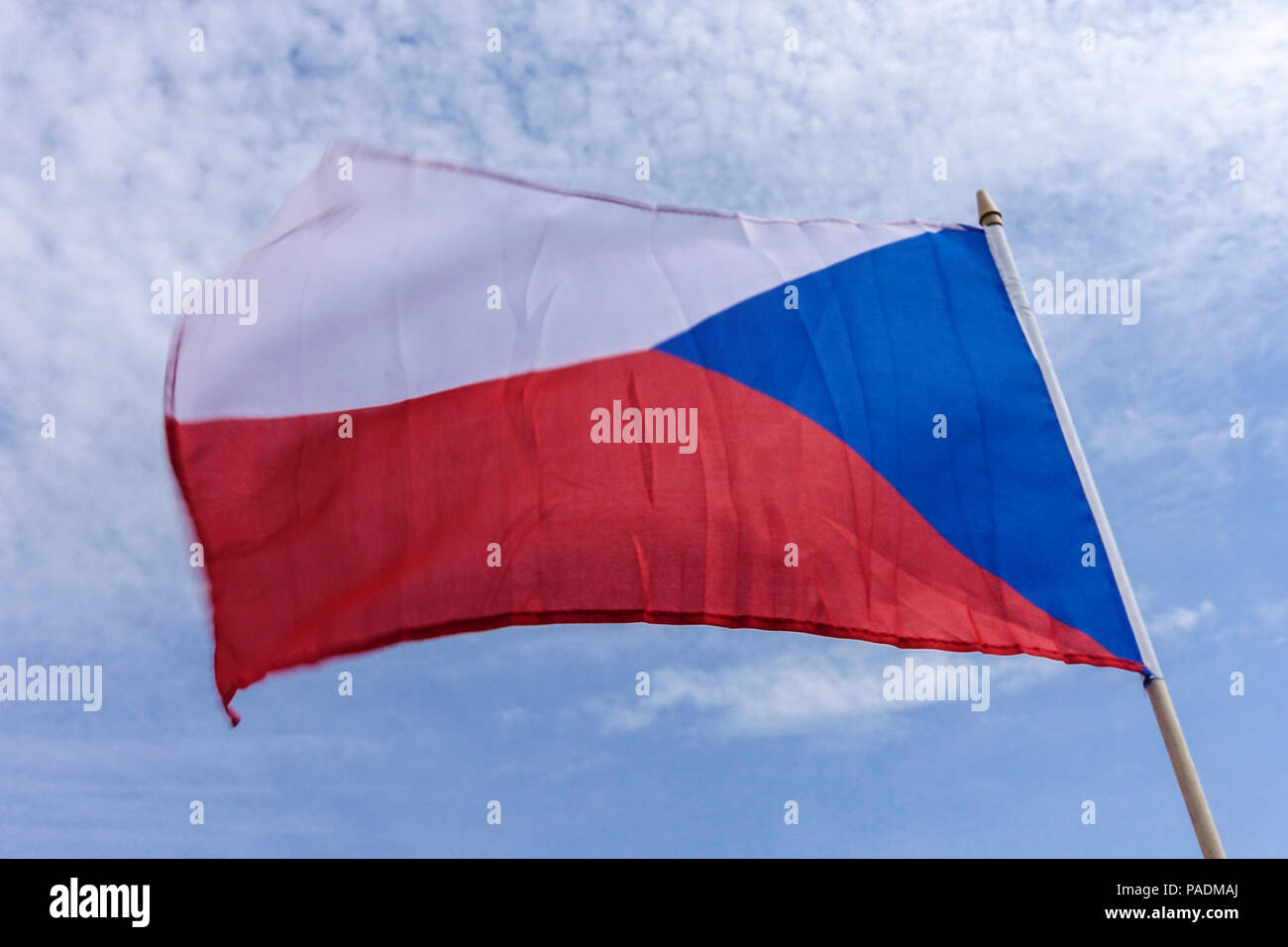 Bandiera ceca battenti nel vento, Repubblica Ceca Foto Stock