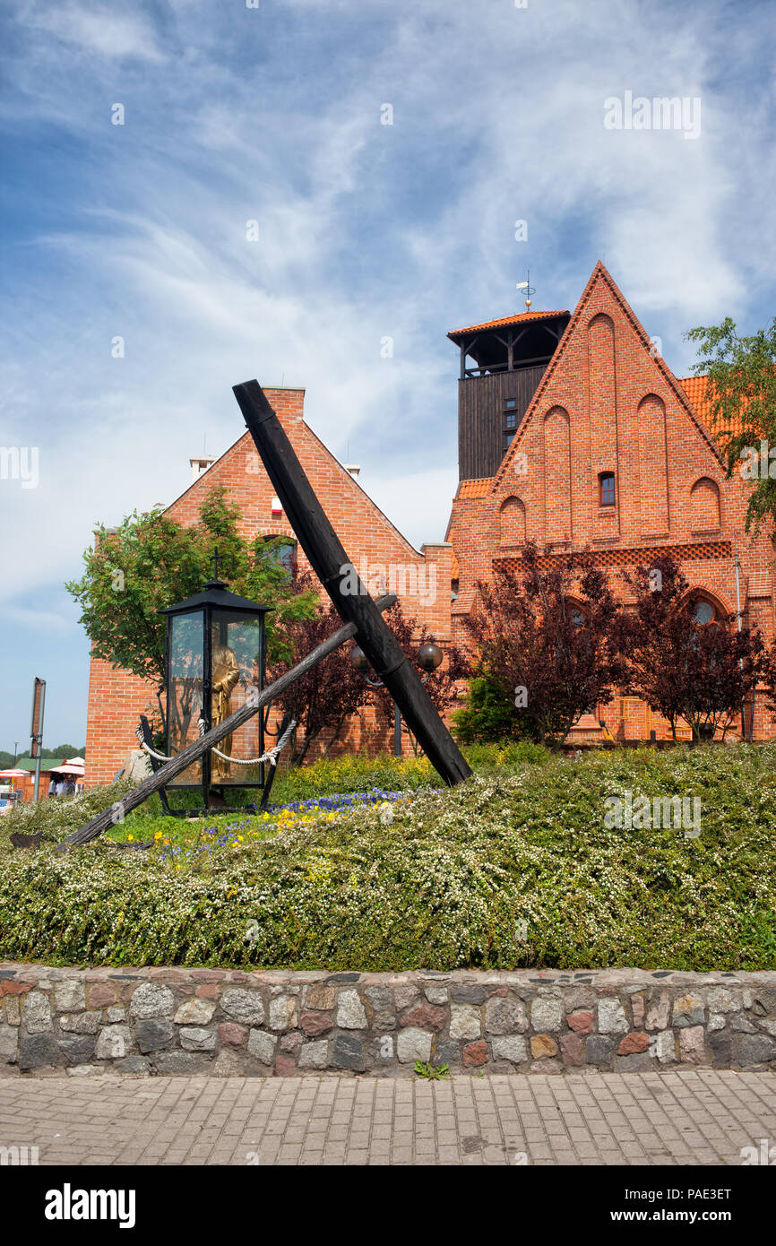 Museo della pesca nella città di Hel, Polonia, situato in un edificio storico della ex chiesa evangelica di san Pietro e San Paolo dal XV secolo Foto Stock