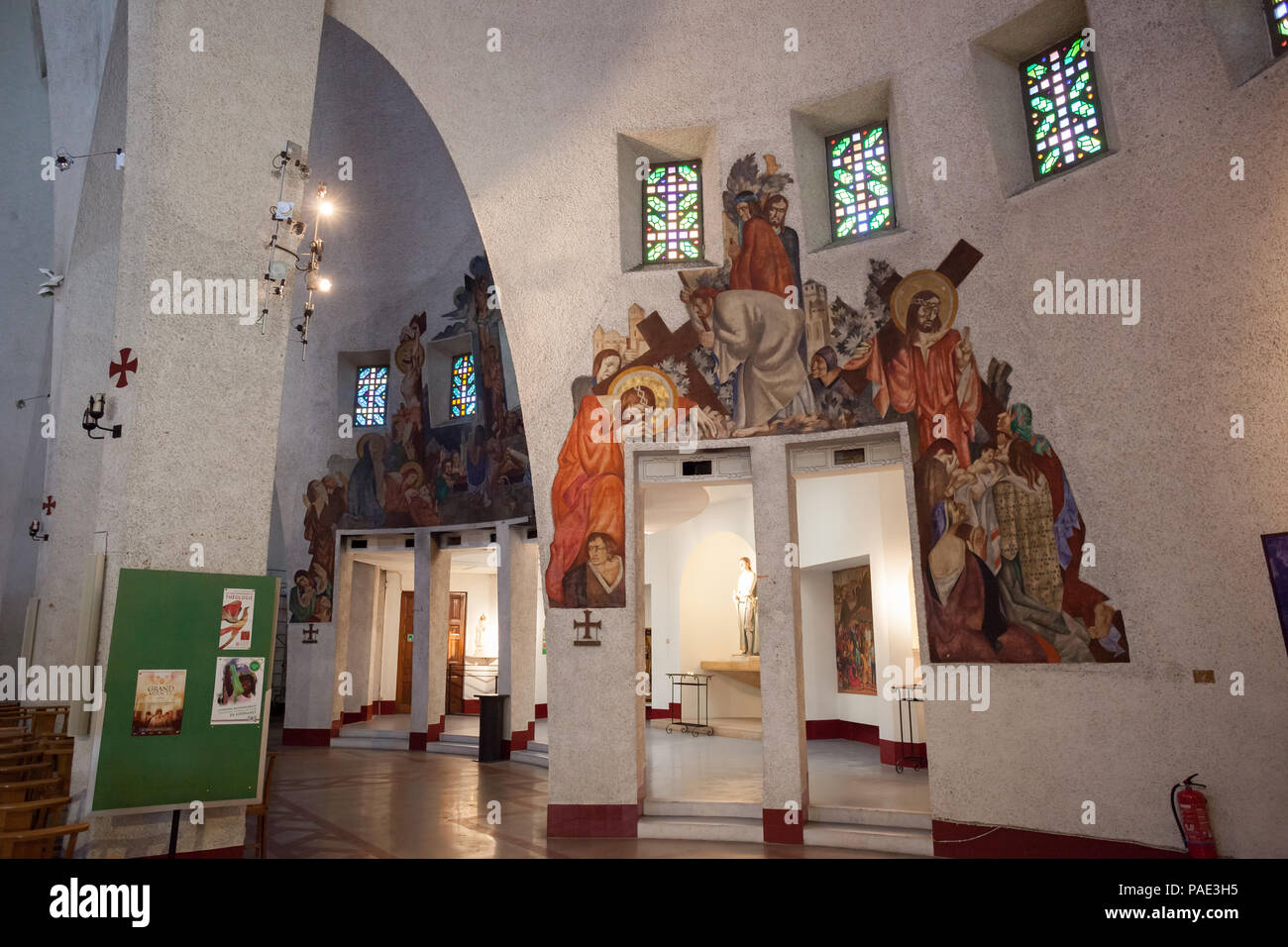 Chiesa di Santa Giovanna d'Arco (francese: Sainte Jeanne d'Arc) interni a Nizza, in Francia, architettura Art Deco Foto Stock