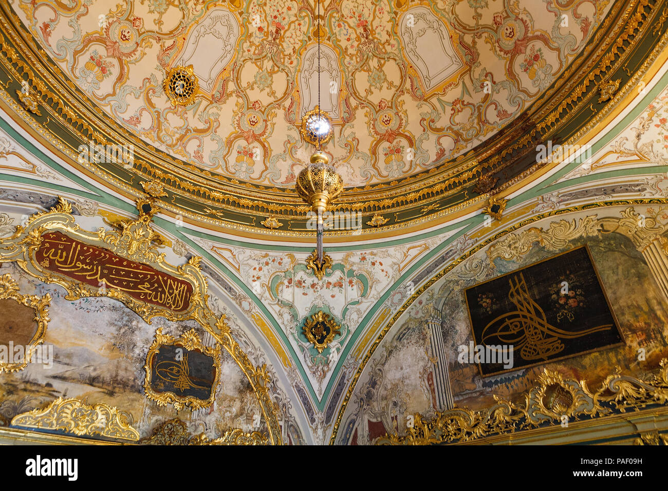ISTANBUL, Turchia - 1 Marzo 2018: interni imperiale Consiglio Hall del palazzo Topkapi ad Istanbul in Turchia Foto Stock