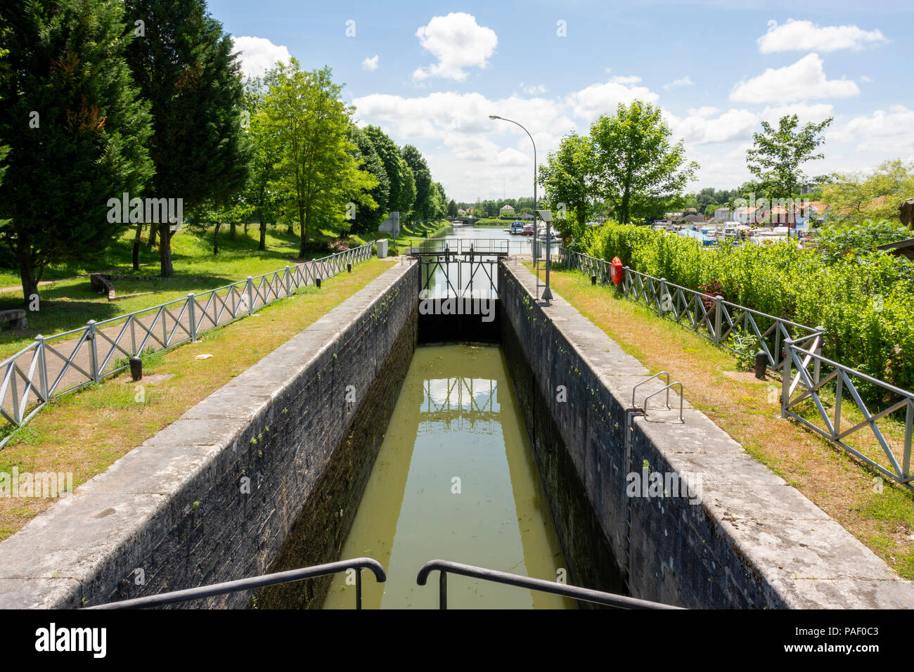 Bloccare il portellone, Canal di Loire, Decize, Nievre reparto, Bourgogne-Franche-Comté, Francia Foto Stock