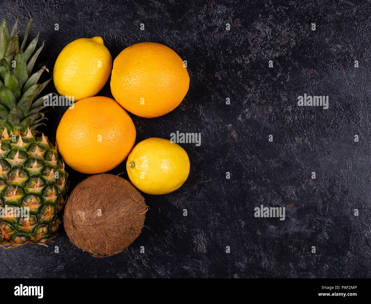 Arance, ananas e noce di cocco Foto Stock