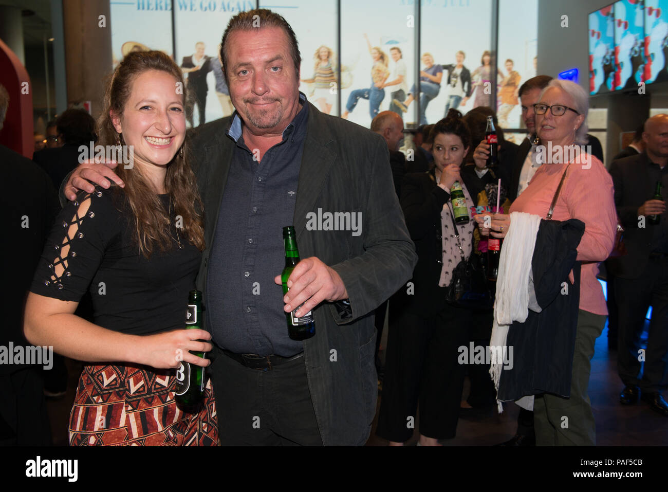 Attore Andreas Giebel con la figlia Sarah vede al openeing cerimonia del Filmfest München 2018 Foto Stock