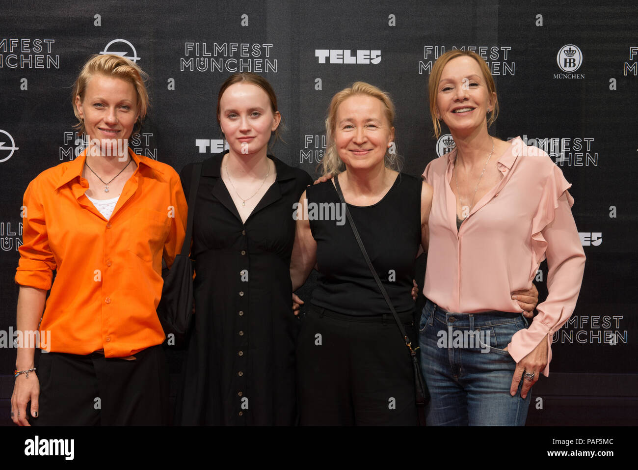 Attrici Lana Cooper, Muriel Leoni Graf, Petra K. Wagner e Katja Flint prima lo screening dei loro film Francoforte, Dezember 17 al Filmfest Münche Foto Stock