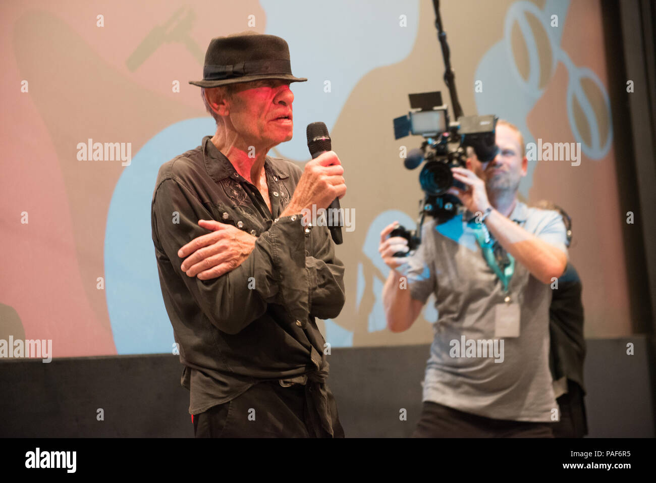 Il direttore Klaus Lemke prima che lo screening del suo nuovo film "Bad Girls Avenue' durante il Filmfest München 2018 Foto Stock