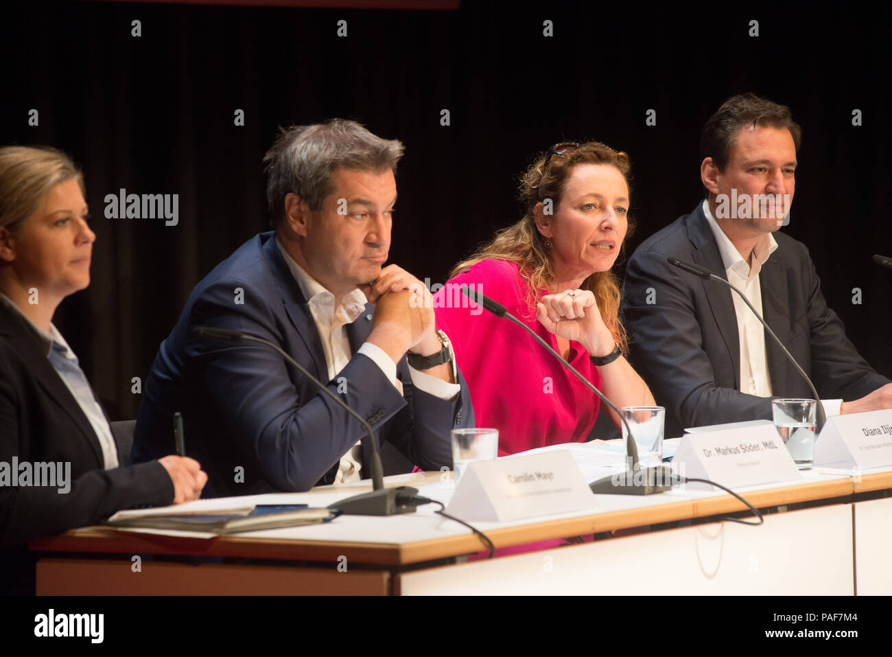 Ministerpräsident bavarese Dr. Markus Söder Atene una conferenza stampa del Filmfest München con Festival directo Diana Iljine e Georg Eisenrieder Foto Stock