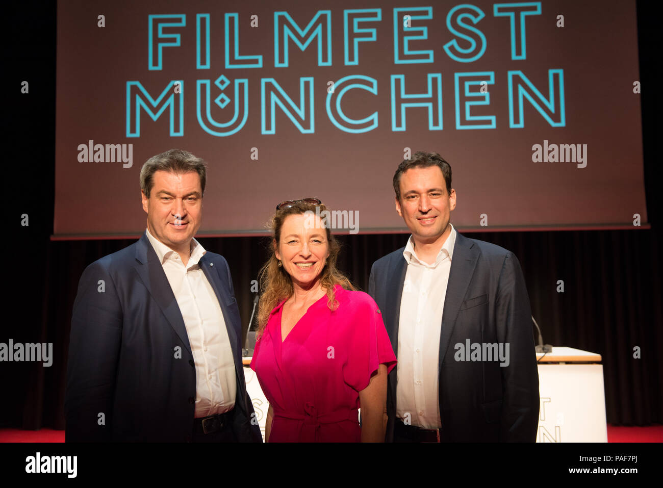 Ministerpräsident bavarese Dr. Markus Söder Atene una conferenza stampa del Filmfest München con Festival directo Diana Iljine e Georg Eisenrieder Foto Stock