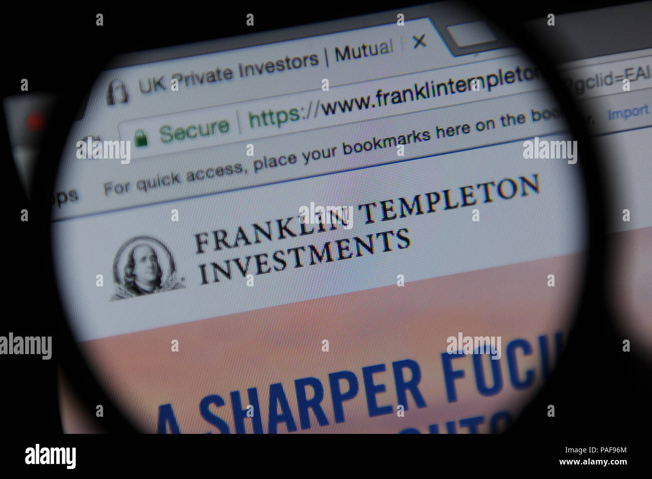 Il Franklin Templeton investimenti sito visto attraverso una lente di ingrandimento Foto Stock