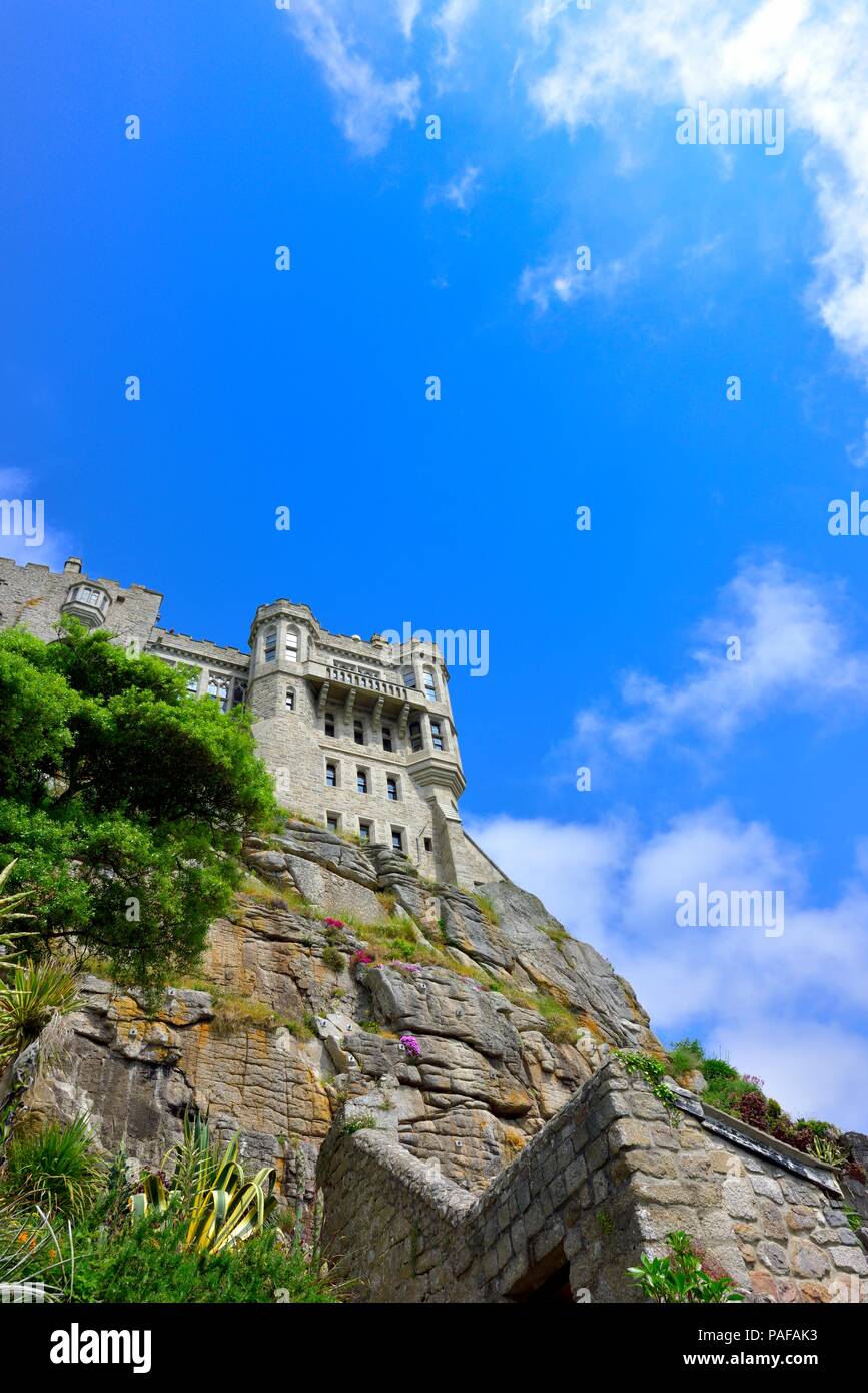 San Michele è il monte Castello e Giardini,Karrek Loos yn Koos,Marazion,Cornwall,l'Inghilterra,uk Foto Stock