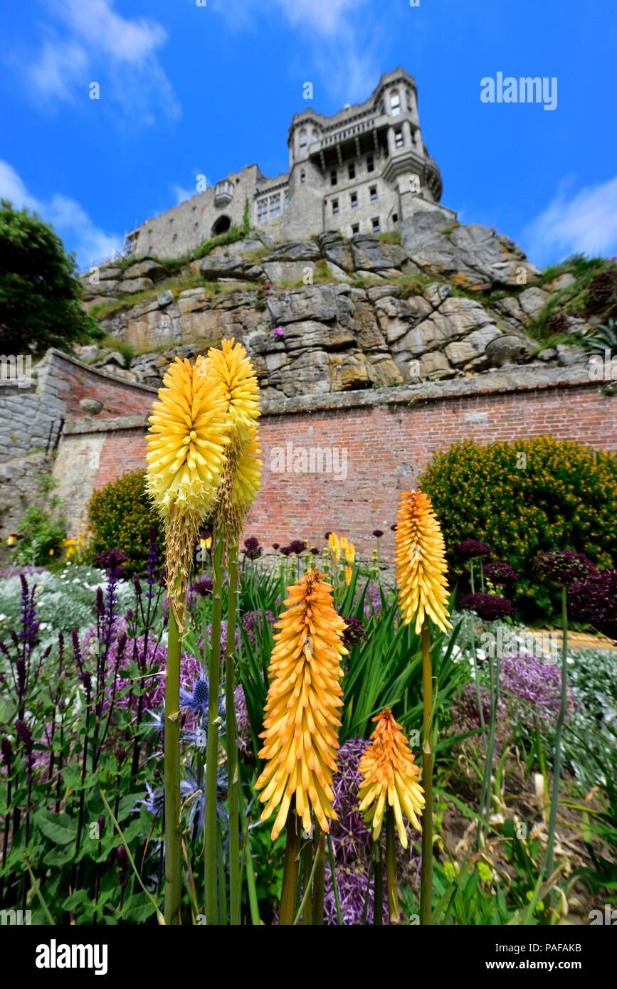 San Michele è il monte Castello e Giardini,Karrek Loos yn Koos,Marazion,Cornwall,l'Inghilterra,uk Foto Stock