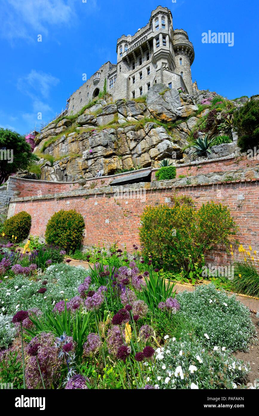 San Michele è il monte Castello e Giardini,Karrek Loos yn Koos,Marazion,Cornwall,l'Inghilterra,uk Foto Stock