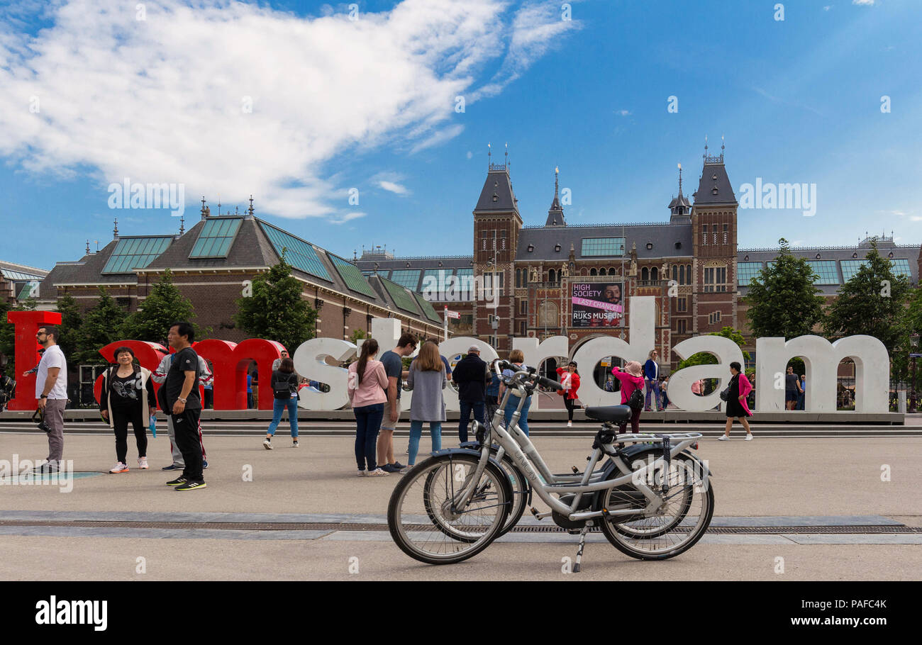 Il mio segno di Amsterdam di fronte al Rijksmuseum è un attrazione per i turisti che vogliono scattare foto Foto Stock