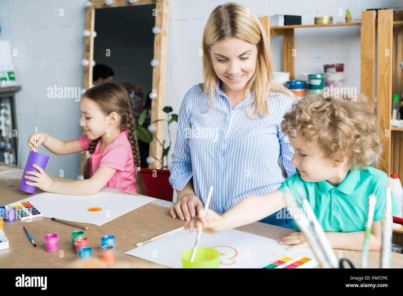 Lezione di artigianato in art studio Foto Stock