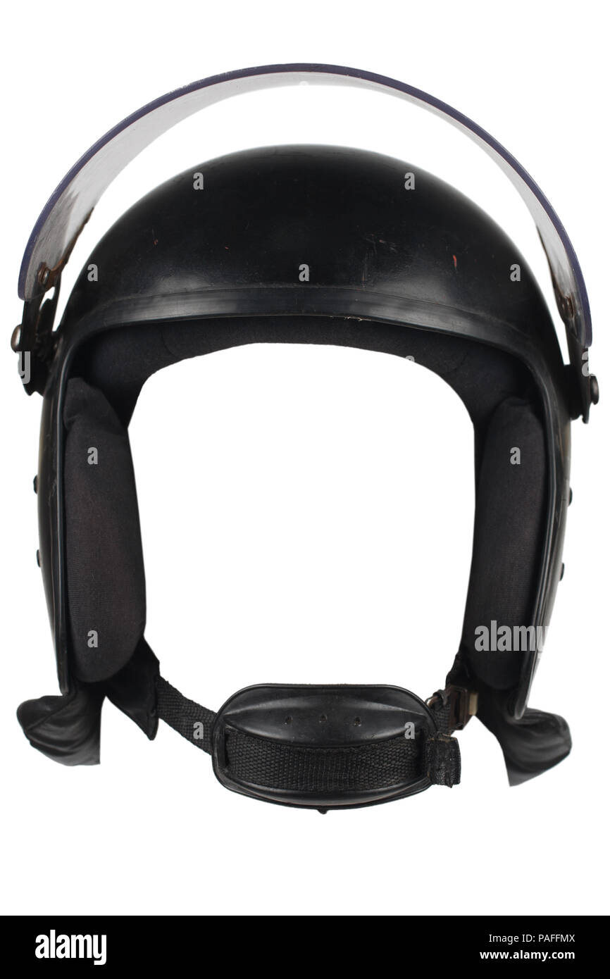 Polizia casco con vetro protettivo isolato Foto Stock