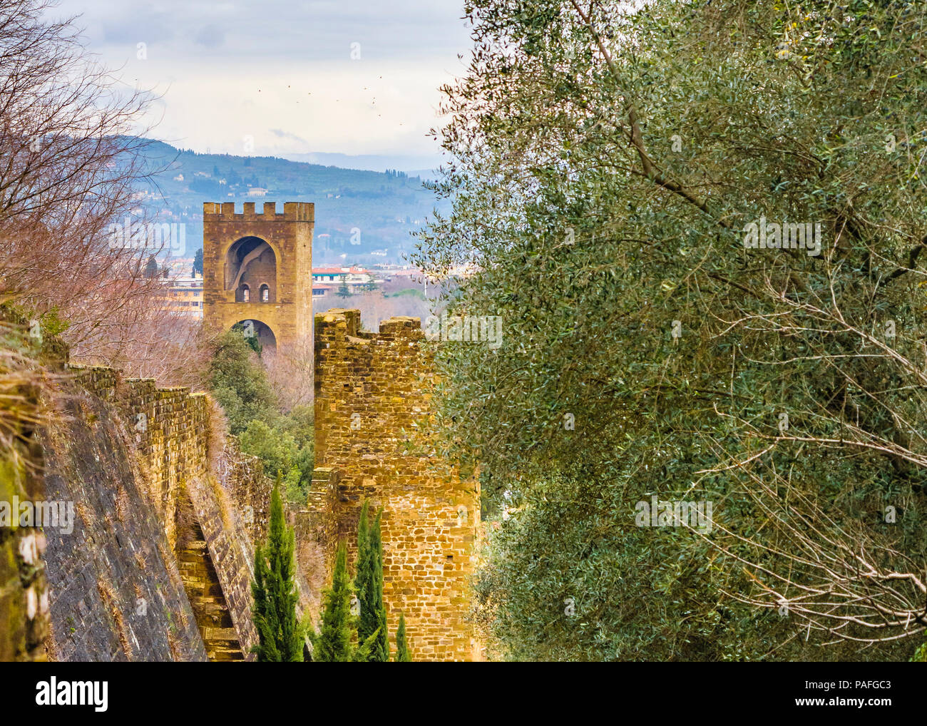 Le pareti esterne della fortezza di Firenze in via di belvedere street. Foto Stock