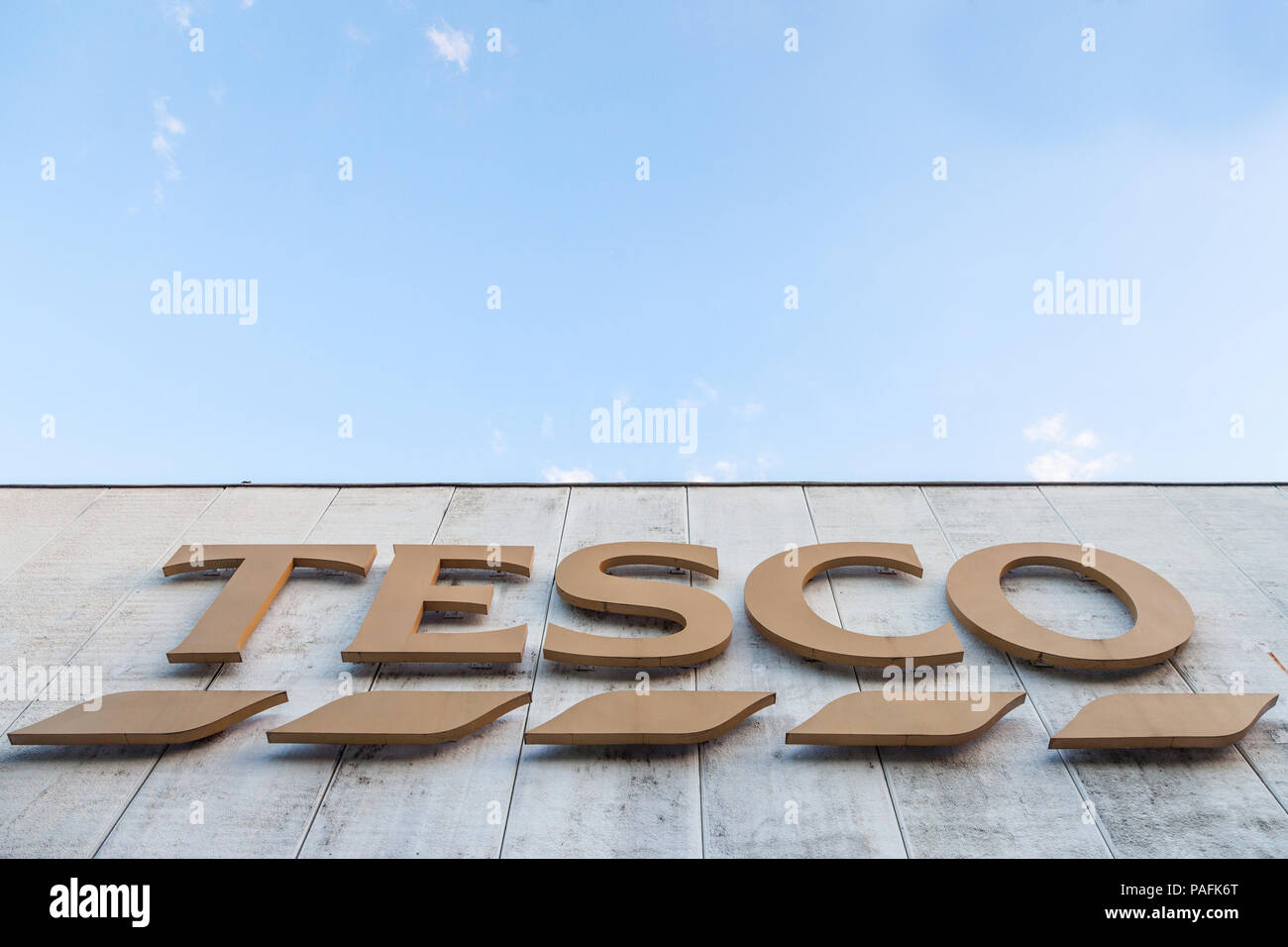 SZEGED, UNGHERIA - luglio 3, 2018: Tesco sulla loro principale supermaket a Szeged. Tesco è un cittadino britannico di supermercato, negozi di generi alimentari e general merchandise rivenditore s Foto Stock