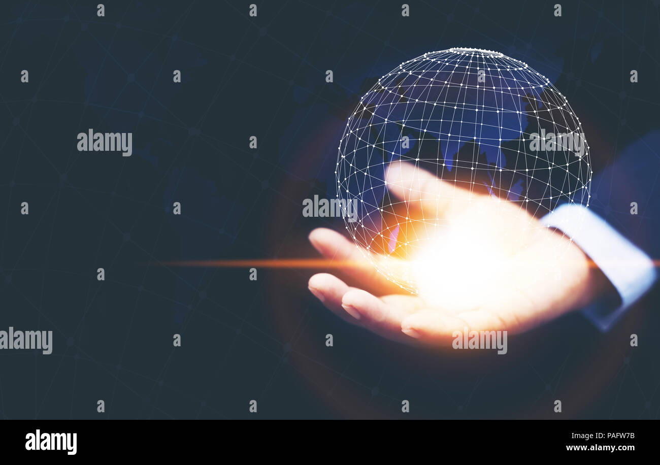 Un man mano che tiene la globale digitale la tecnologia di rete rete digitale schermo virtuale,l'innovazione futura concept. Foto Stock