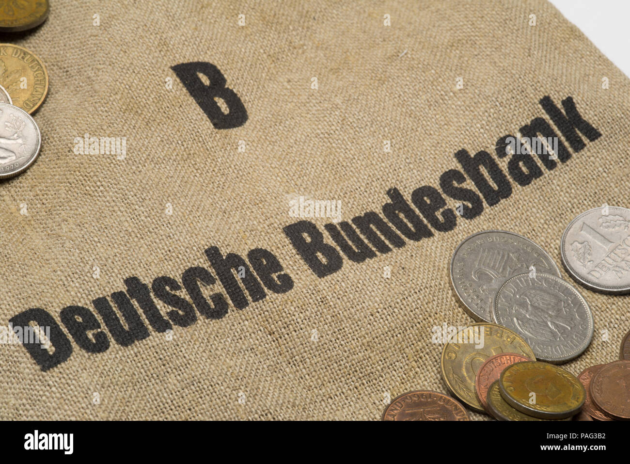 Deutsche Bundesbank - la vecchia moneta tedesca con moneybag Foto Stock