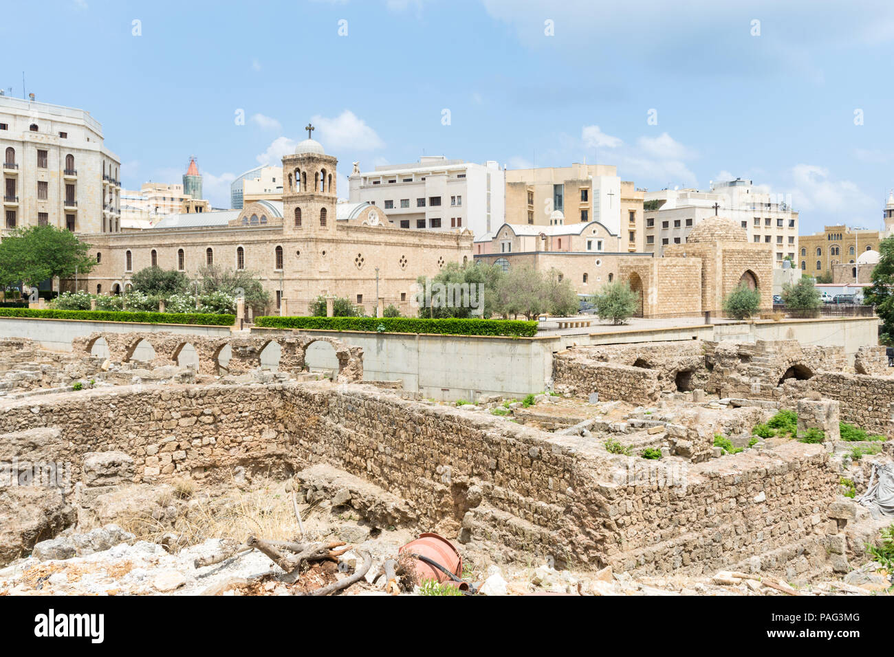Le rovine romane e Saint Georges Cattedrale Ortodossa nel centro cittadino di Beirut Central District, Libano Foto Stock
