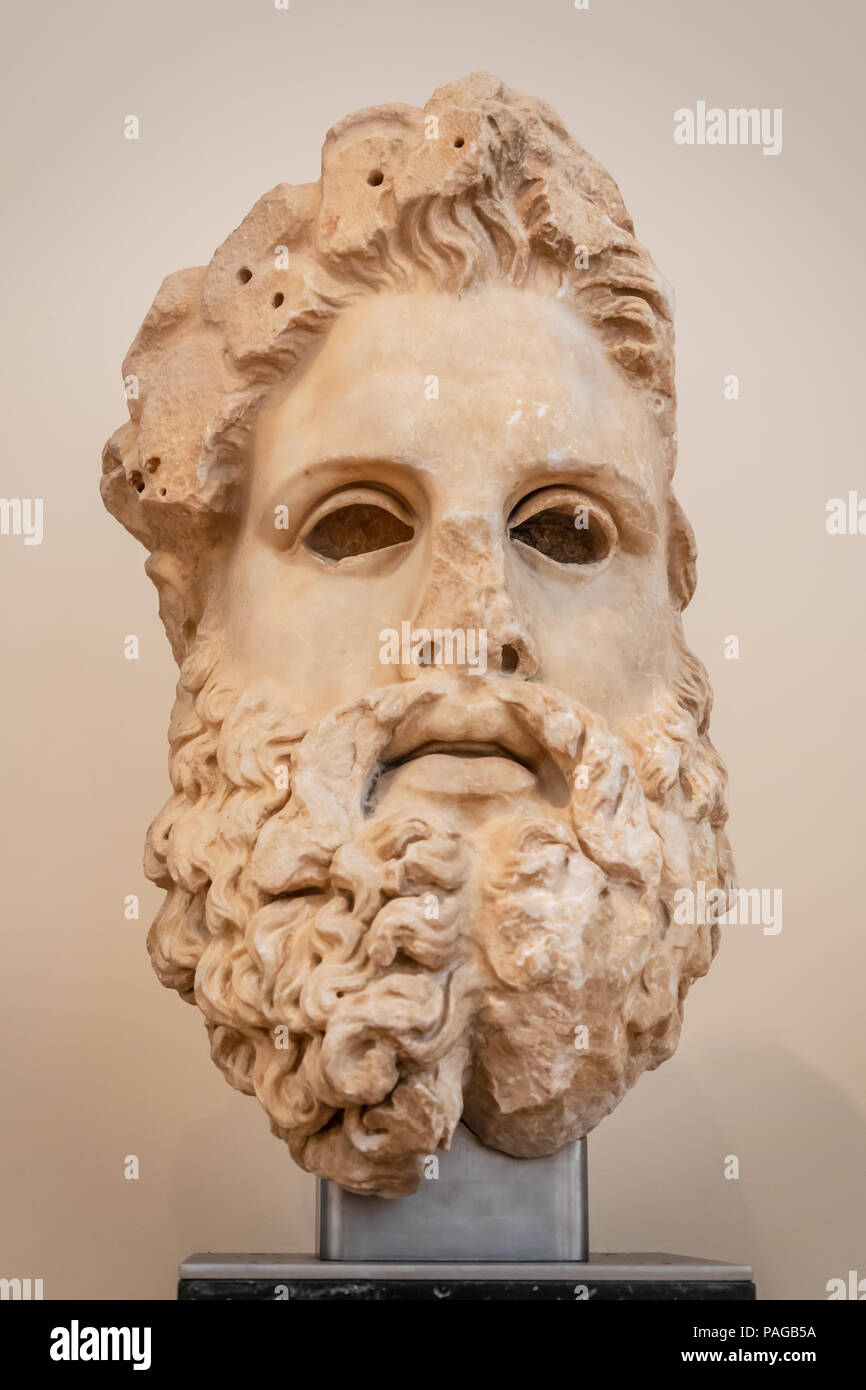 Testa colossale di Zeus, scultore ateniese, Eukleides trovato Aigeira, Achaia, II secolo A.C. Foto Stock