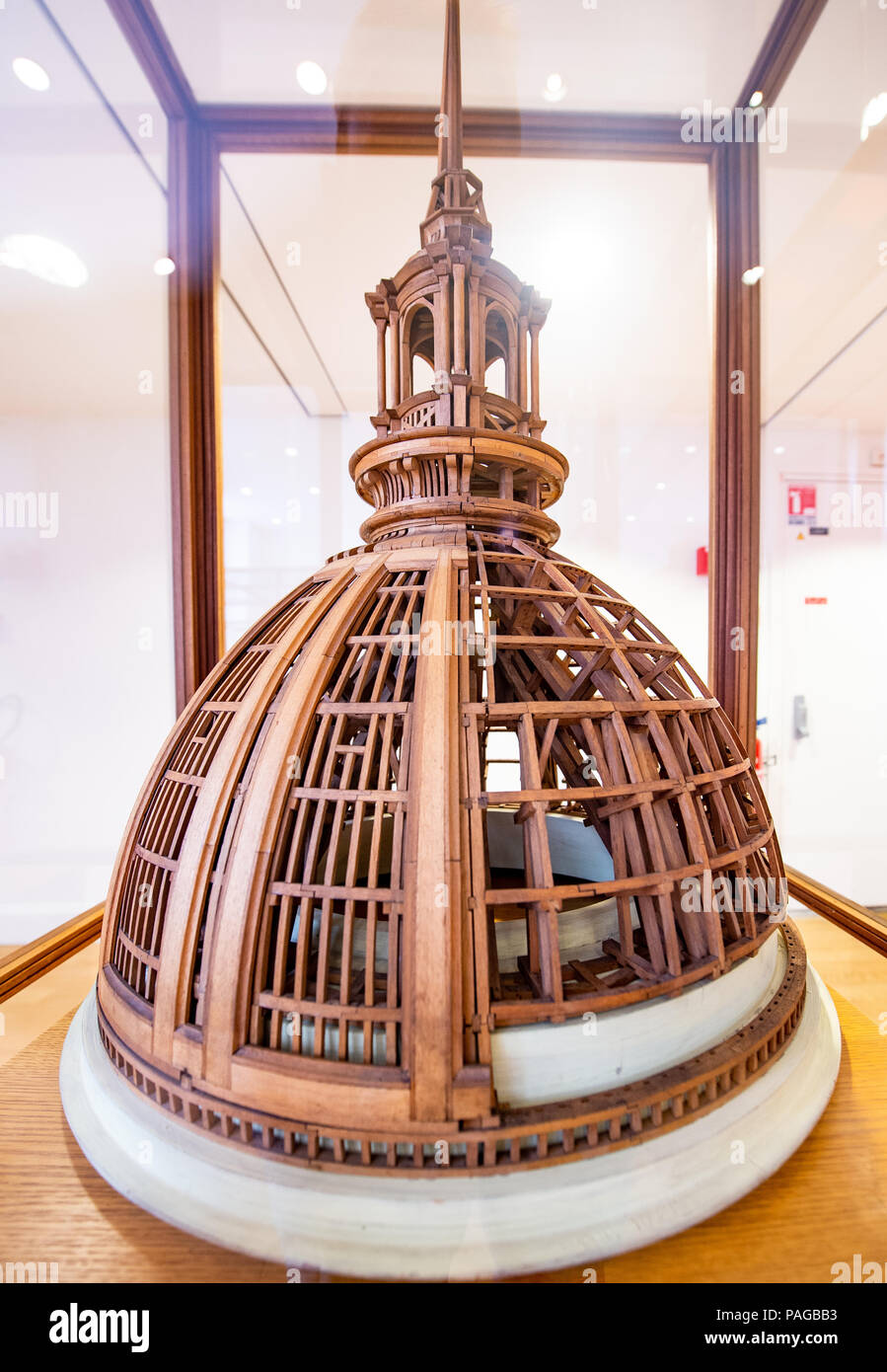 Inquadratura interna dalla cupola della Chiesa degli Invalidi di Jules Hardouin-Mansart, circa 1690 Foto Stock