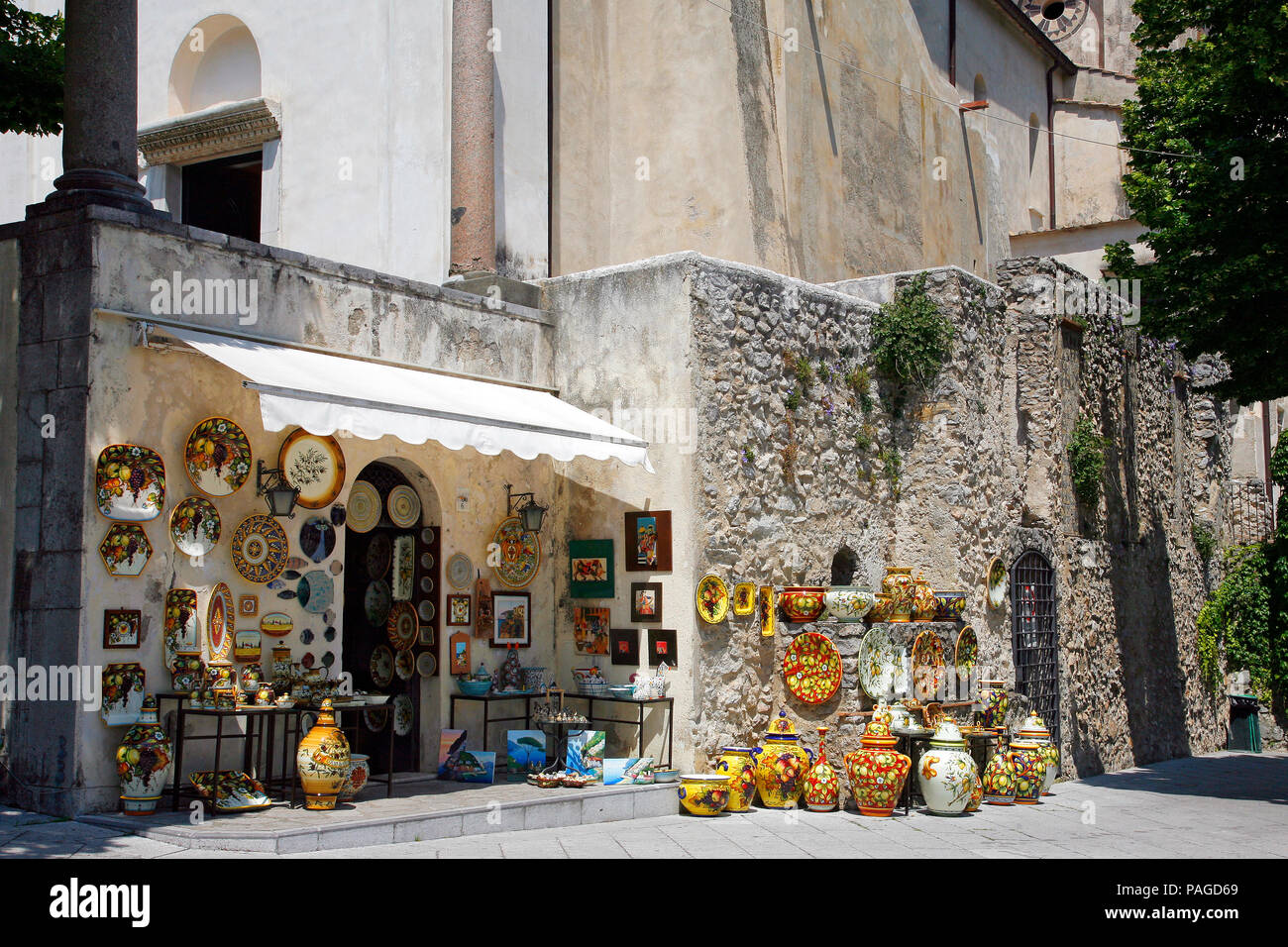 RAVELLO, Italia - Giugno 03, 2012: un negozio di ceramiche a Ravello, Amalfi, Salerno - Italia, Foto Stock