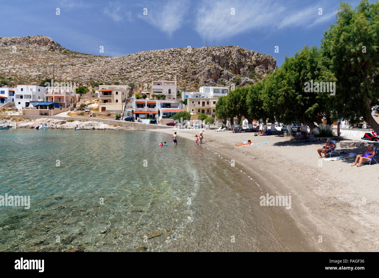 Il villaggio di Vlychadia sulla costa sud di Kalymnos ha due spiagge questa è la spiaggia sabbiosa, Kalymnos, isole Dodecanesi, Grecia. Foto Stock