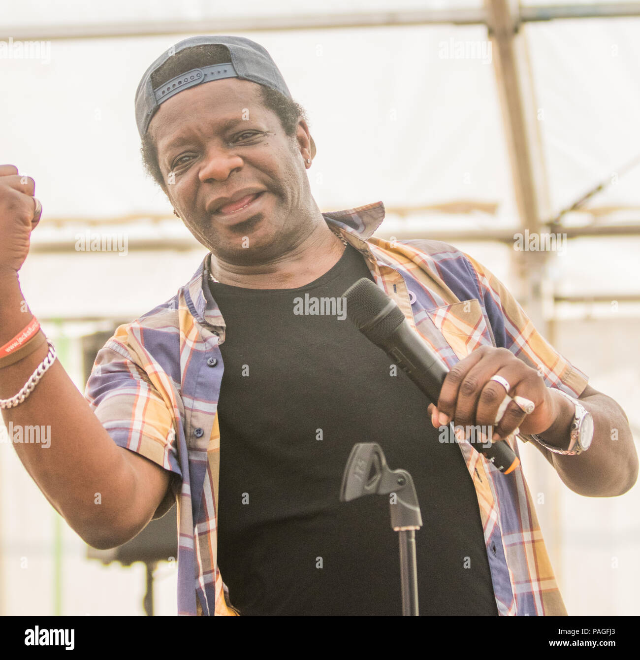 Kent, Regno Unito. 21 Luglio, 2018. 21 Luglio 2018 - Vicari Picnic - Festival di Musica Performance giorno 2 nella tenda di commedia - artista Stephen K Amos Glamourstock Credito Credito: glamourstock/Alamy Live News Foto Stock