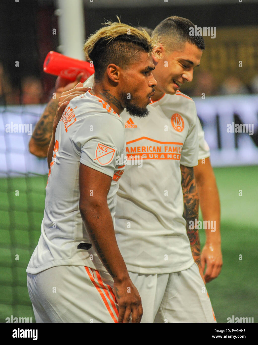 Atlanta, GA, Stati Uniti d'America. 21 Luglio, 2018. Atlanta United FC in avanti, Josef Martinez (7), e Miguel Almiron (10), per celebrare il 3° Josef Martinez obiettivo, durante il gioco di MLS al Mercedes-Benz Stadium di Atlanta, GA. Atlanta sconfitto DC uniti, 3 -1. Kevin Langley/CSM/Alamy Live News Foto Stock