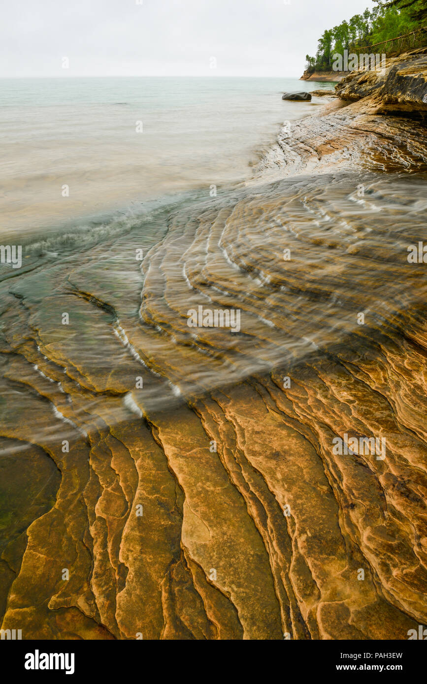 Elliot falls, Lago Superior, rocce Pictued NLS, Michigan, Stati Uniti d'America, da Bruce Montagne/Dembinsky Foto Assoc Foto Stock