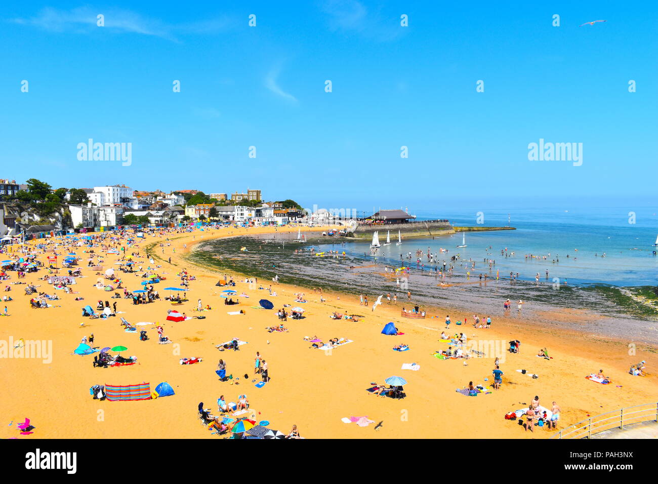 Località balneare inglese in estate. Broadstairs Kent, Luglio 2018 Foto Stock